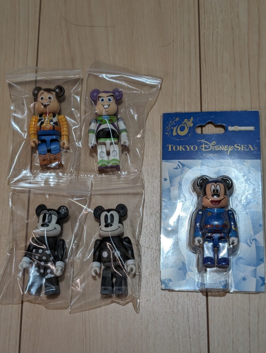 [ редкость?] Bearbrick Disney Mickey & minnie, Tokyo Disney si-10 anniversary commemoration Mickey,piksa- Toy Story woody &baz