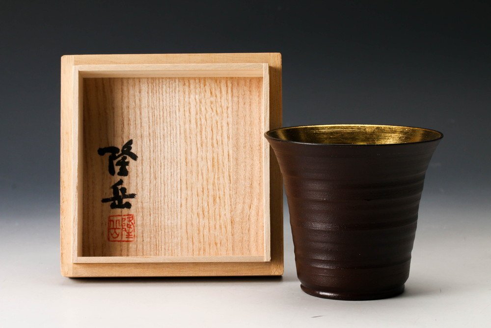 [..]... peak ... two .. other sake cup and bottle sake cup large sake cup four point set also box 