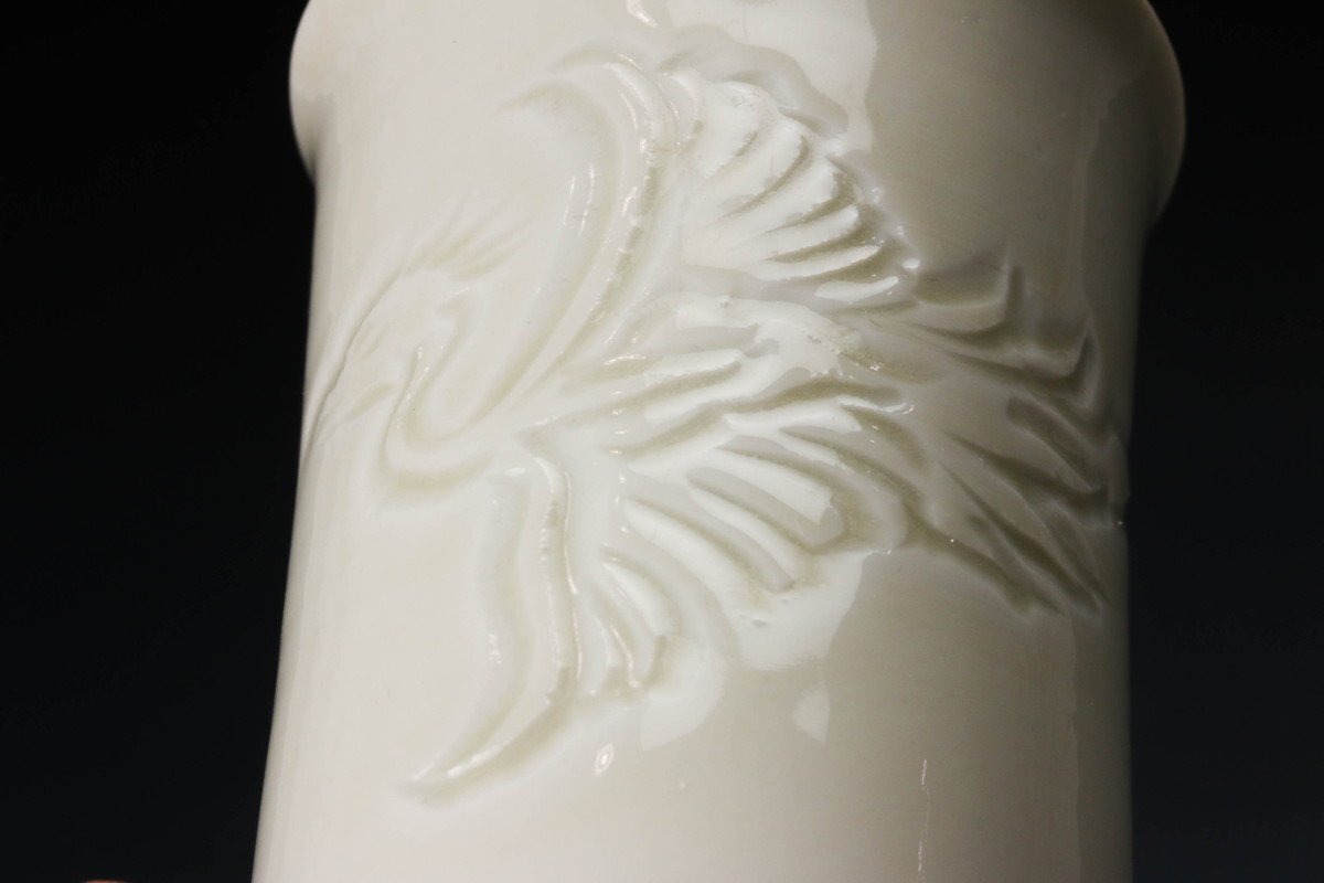 [..] river . bamboo . white porcelain phoenix writing hot water . also box also cloth genuine article guarantee 