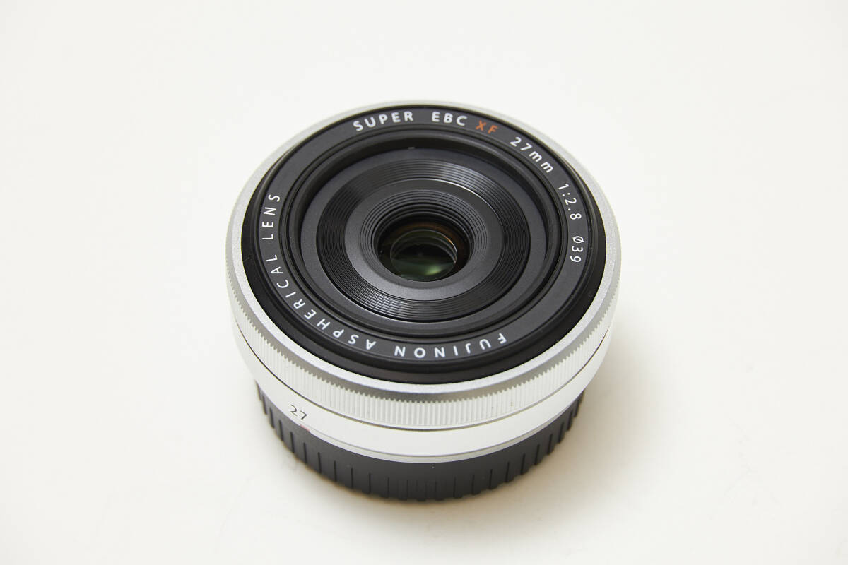 【極上美品】 FUJIFILM XF 27mm F2.8 シルバー 保護フィルター付き 富士フイルム X-T5 X-H2 X-S20 X-Pro_画像9