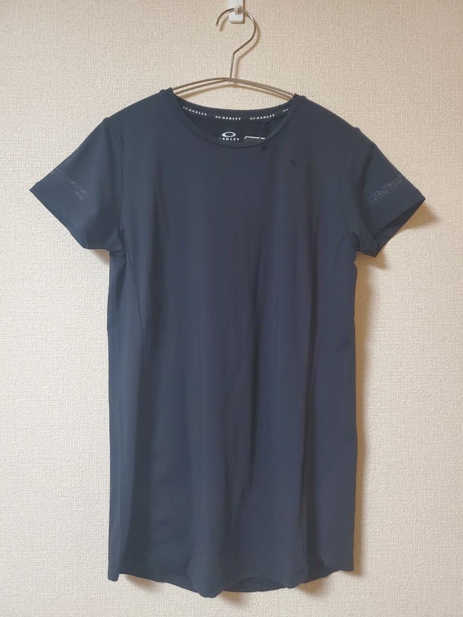 ☆新品☆ オークリー Tシャツ 半袖 レディース 半袖 OAKLEY 黒  半袖