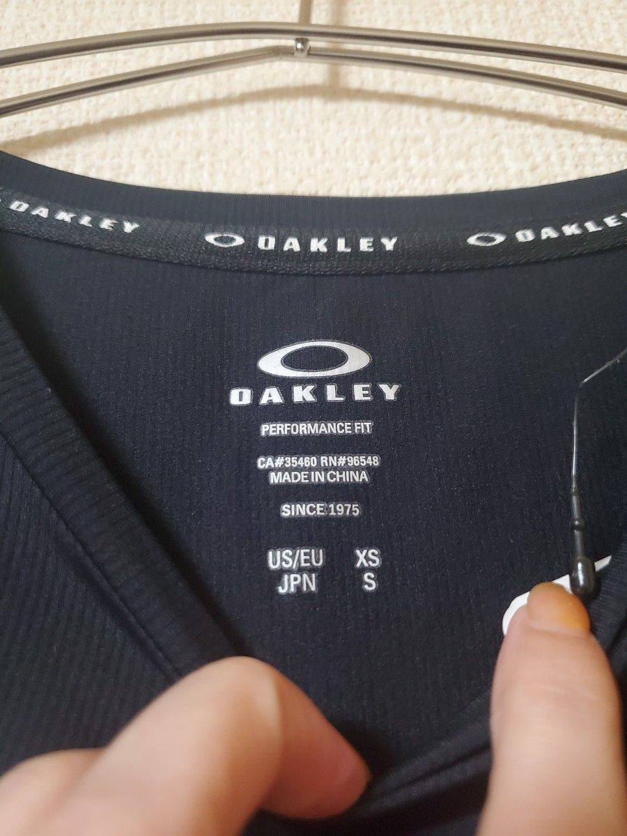 ☆新品☆ オークリー Tシャツ 半袖 レディース 半袖 OAKLEY 黒  半袖