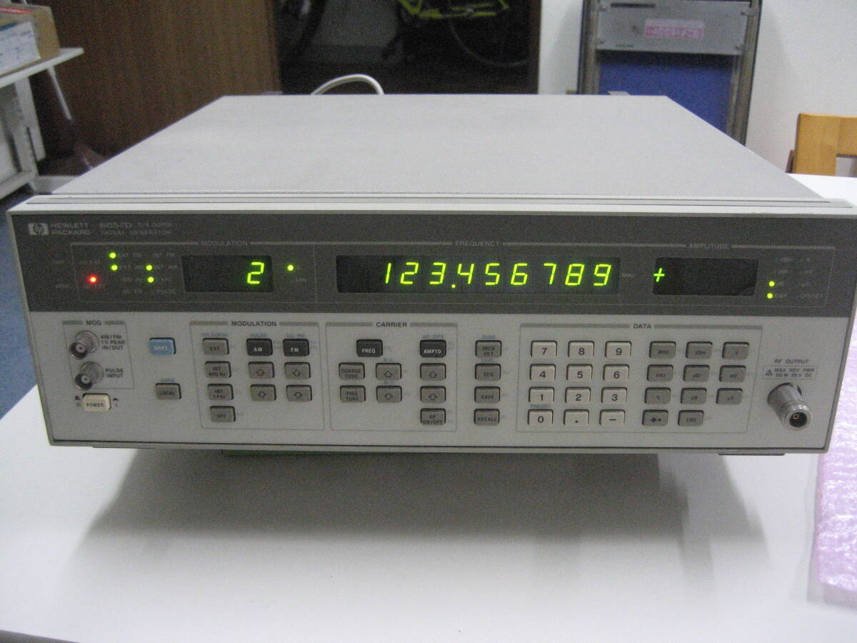 HP 8657 SIGNAL GENERATOR стандарт сигнал генератор функционирование гид имеется радиолюбительская связь 