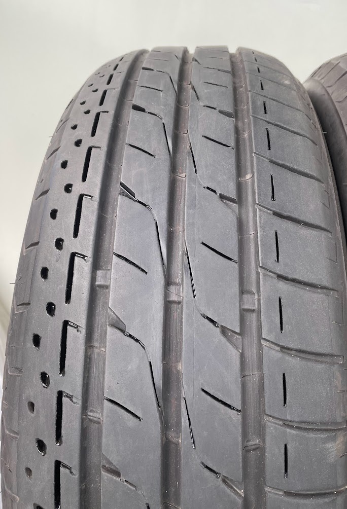 24051308　　中古タイヤ　★★BRIDGESTONE　LUFT　RVⅡ★★　215/60R17　96H　22年製　4本_画像4