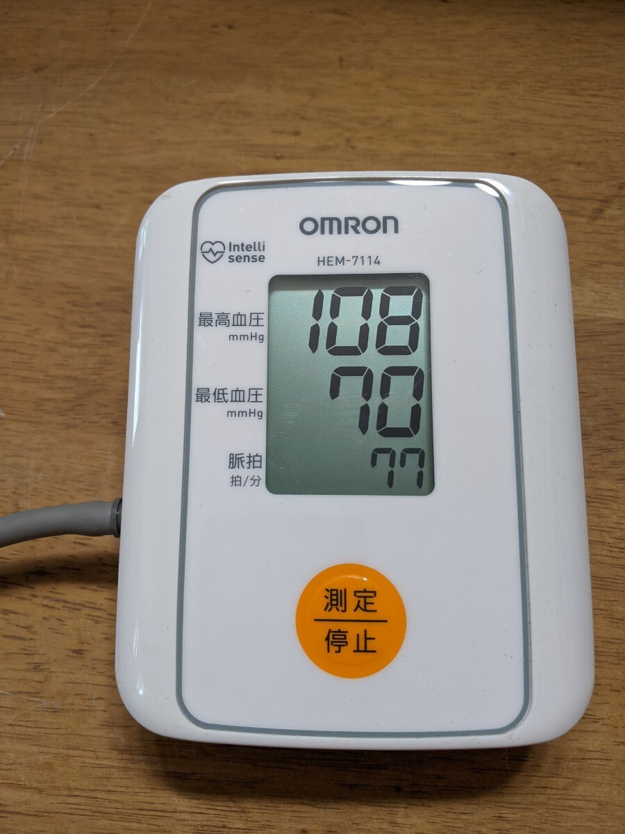 IY1375 omron HEM-7114 デジタル自動血圧計 上腕式 自動電子血圧計 測定器 2023年製/オムロン 動作品 現状品_画像7