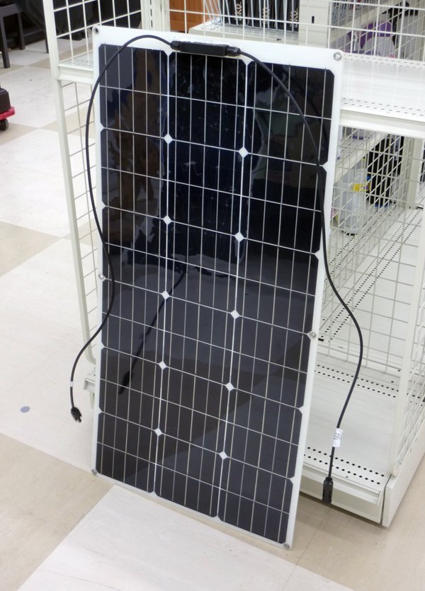 通電確認済 SUAOKI/スアオキ ソーラーパネル TPS-FLX-DF100 太陽光発電 太陽光パネル ソーラーチャージャー オマケ4枚付 セット_画像4