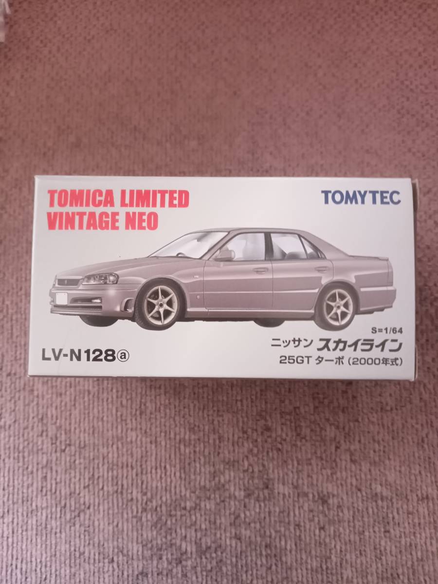 トミカリミテッドヴィンテージ ネオ 1/64 LV-N128a スカイライン 25GTターボ (銀) 完成品_画像1