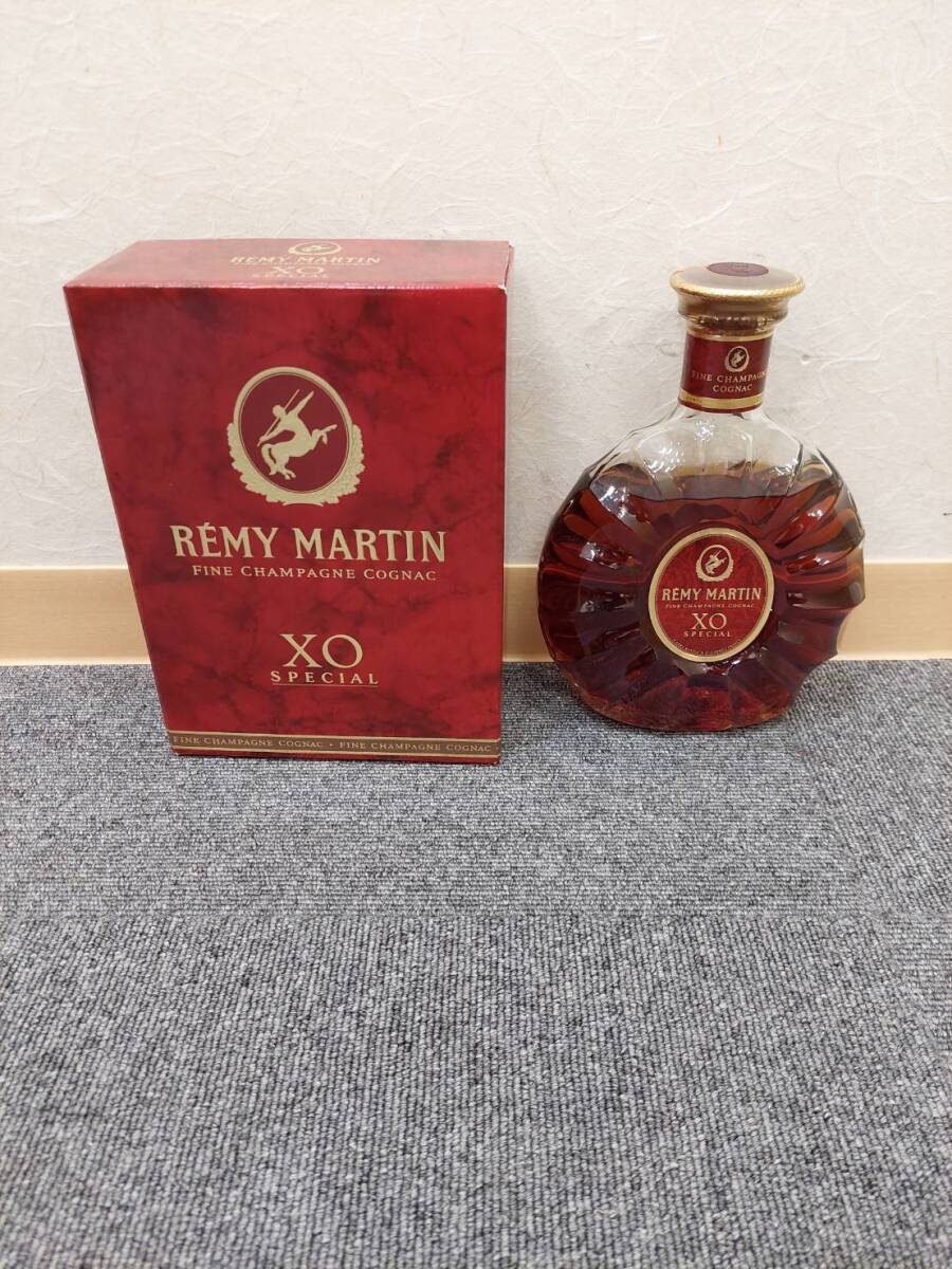 【EKA-8651MY】 1円スタート REMY MARTIN XO レミーマルタン 700ml 40％ 未開栓 液だれ跡有 コニャック 洋酒 古酒 中古品 長期保管品_画像1