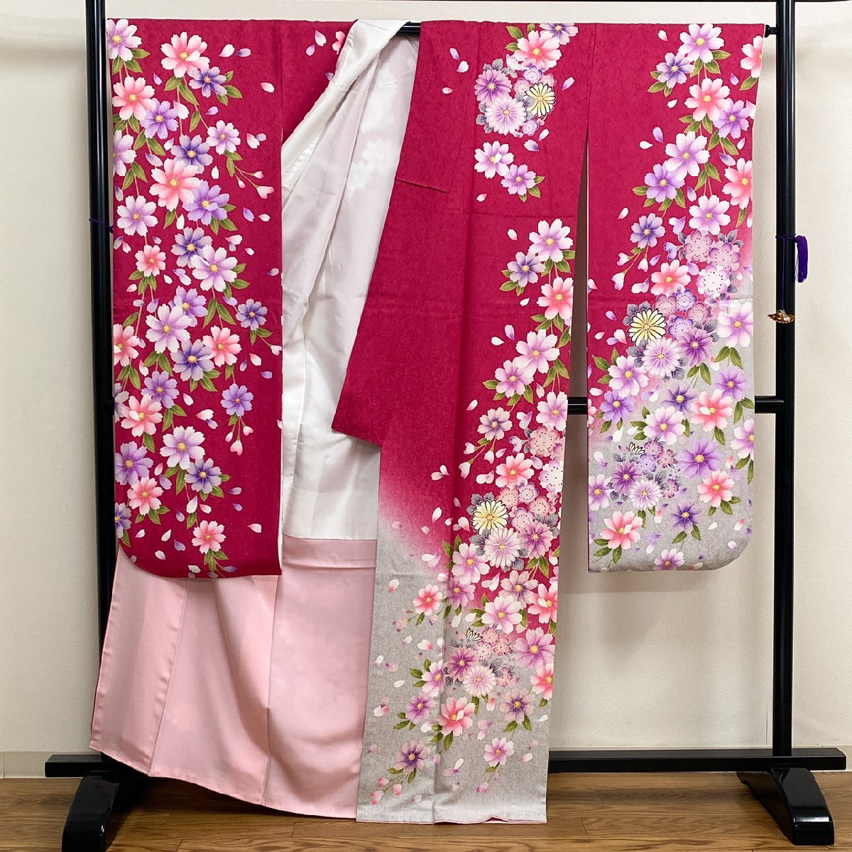 着物月花　銀通し　銀駒刺繍　可憐な薔薇　振袖　正絹　銀糸　ガード加工　ki1580_画像5