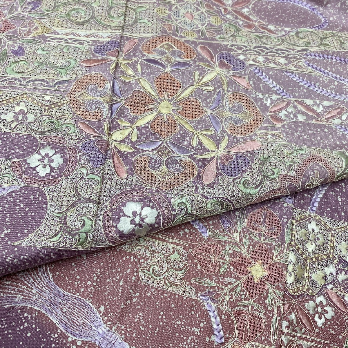 着物月花　総刺繍　蘇州刺繍　仙頭刺繍　華文様　本場大島紬　訪問着　未使用品　正絹　伝統工芸品　ki1591_画像1