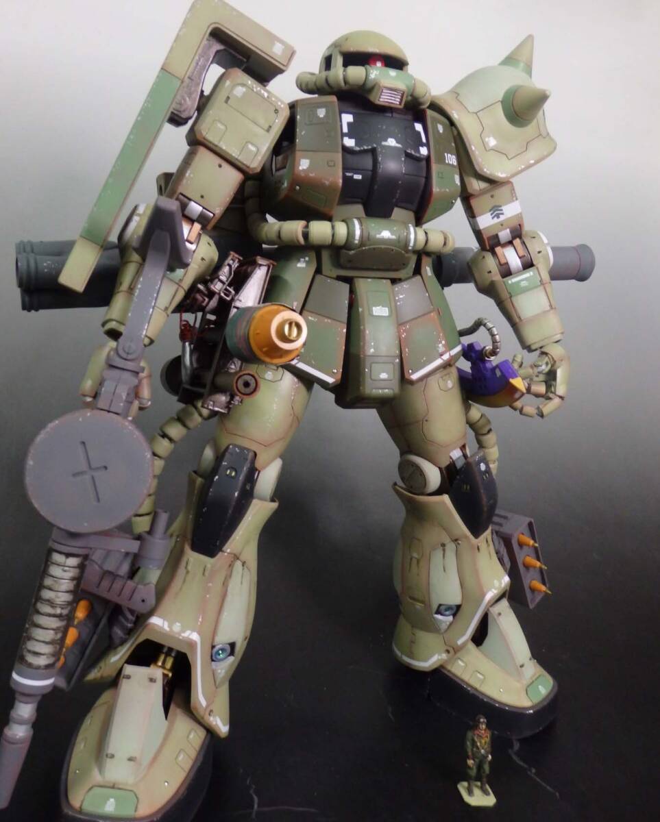 1/48 メガサイズ　ザク　塗装済　完成品　フルウェポン仕様_画像1