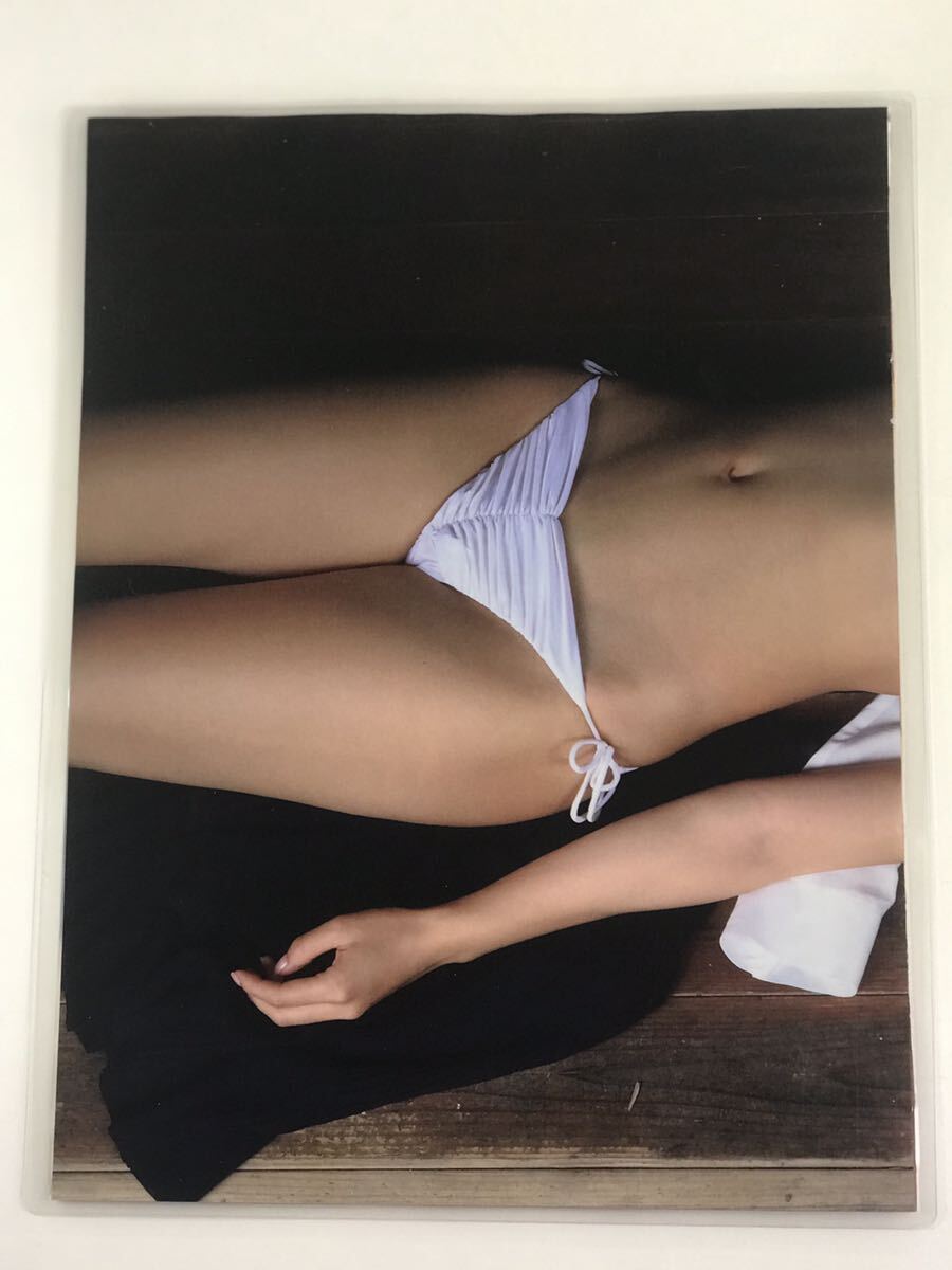 [150μフィルム厚手ラミネート加工］　吉木りさ7ページ　雑誌の切り抜き　ビキニ水着　真夏の逢い引きグラビア_画像5