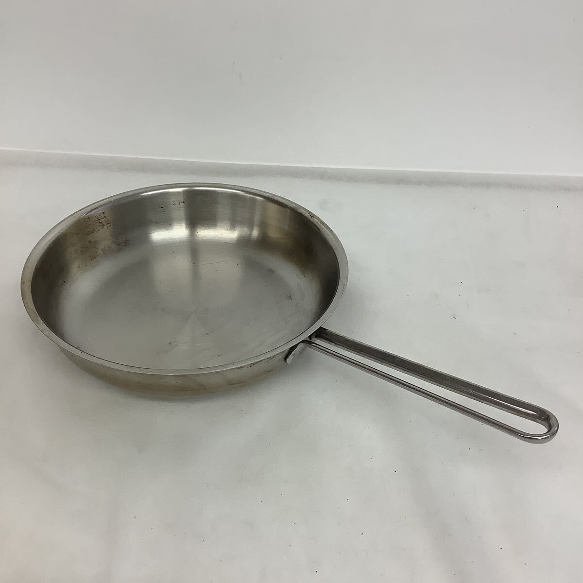 ◯営NI013-A12T80【埼玉発】Fissler フィスラー　片手鍋 鉄フライパン フライパン 直径約26cm stainless 18-10 現状品_画像1