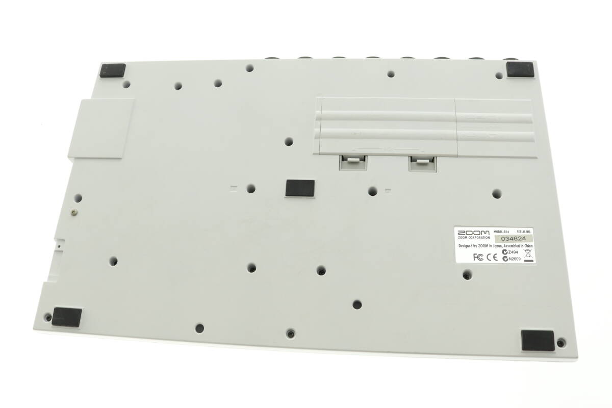 VMPD6-44-83 ZOOM ズーム マルチトラックレコーダー MODEL R16 オーディオインターフェース 音楽器材 通電確認済み ジャンクの画像2