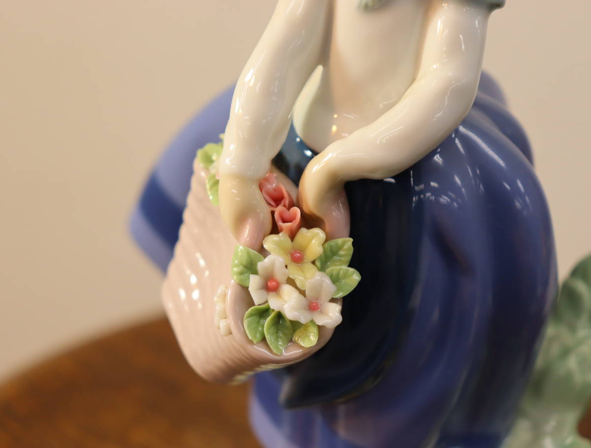 LLADRO/リヤドロ 「きれいな花ばかり」 5222 陶器人形 西洋陶磁/陶磁器 芸術/美術/彫刻/オブジェ 少女/花 置物 インテリア 『U554』_画像8