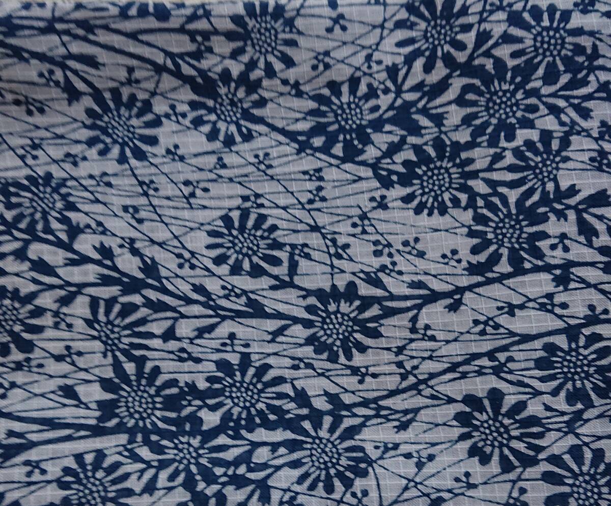 [..] silk Kobai hanhaba obi white ground . navy blue 