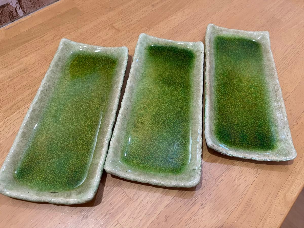 角皿 陶器　焼き物　エメラルドグリーン色