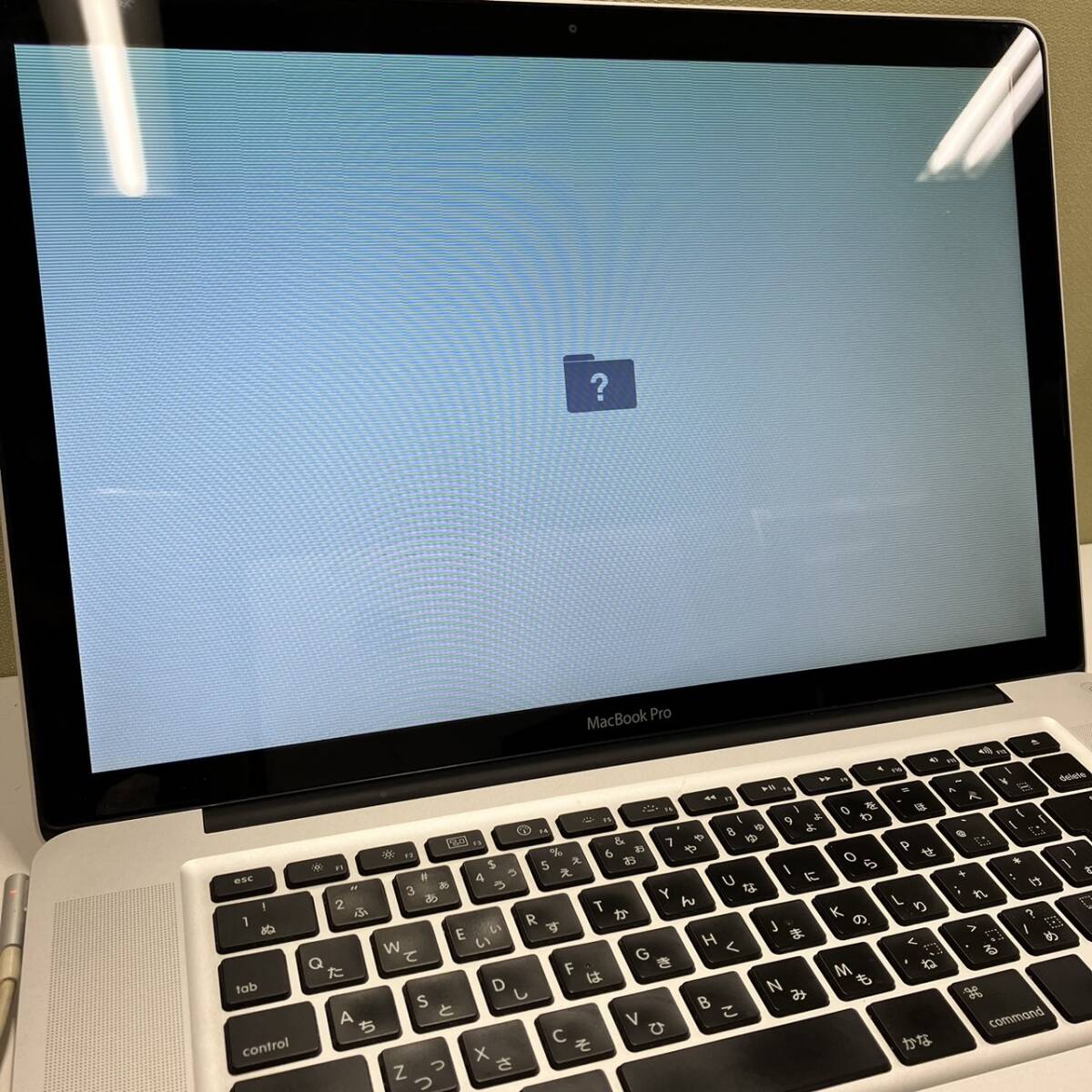 【ジャンク】Apple MacBook Pro A1286(15-inch,Late2008)/15インチ : 2.2GHz MC723J/A　メモリ8G増設済/付属品&箱あり_画像4