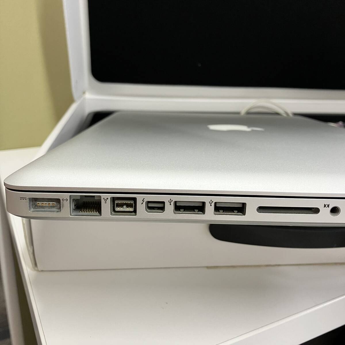 【ジャンク】Apple MacBook Pro A1286(15-inch,Late2008)/15インチ : 2.2GHz MC723J/A　メモリ8G増設済/付属品&箱あり_画像7