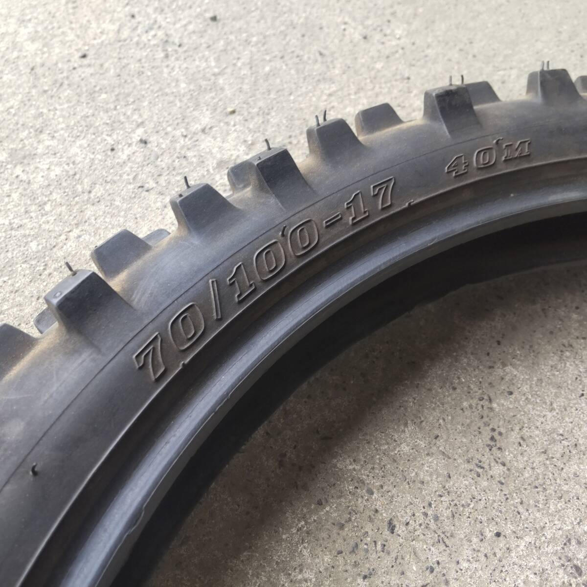 中古　オフロードタイヤ　70/100-17　dunlop sports d756f　モトクロス　競技用　中古ジャンクタイヤ　オフロード競技用_画像3