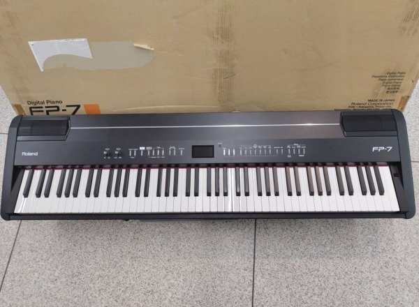 ☆☆Roland ローランド　電子ピアノ　デジタルピアノ　FP-7　88鍵　2009年製　ブラック☆USED品☆_画像1