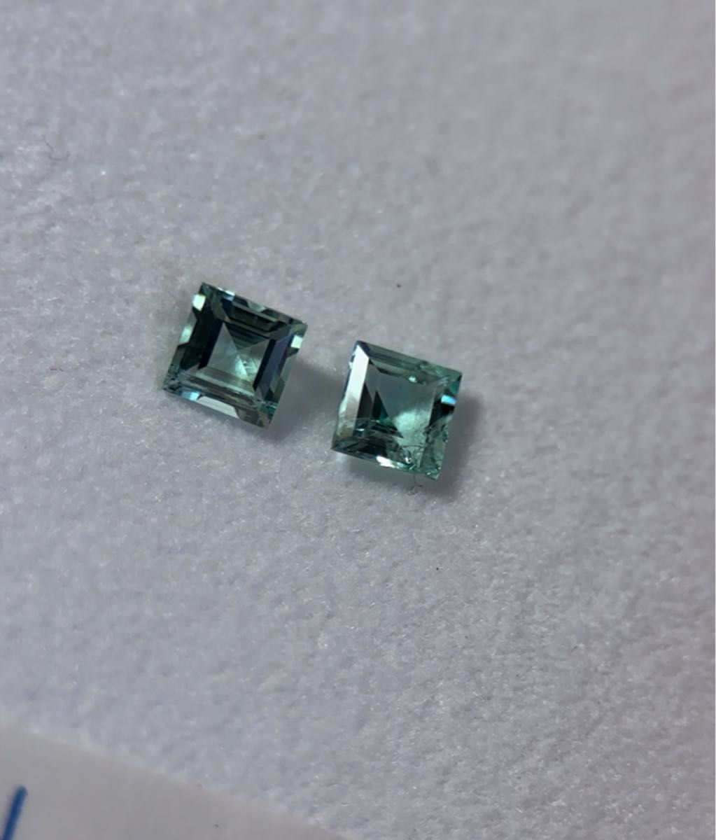 ミントベリル  2個で0.37ct