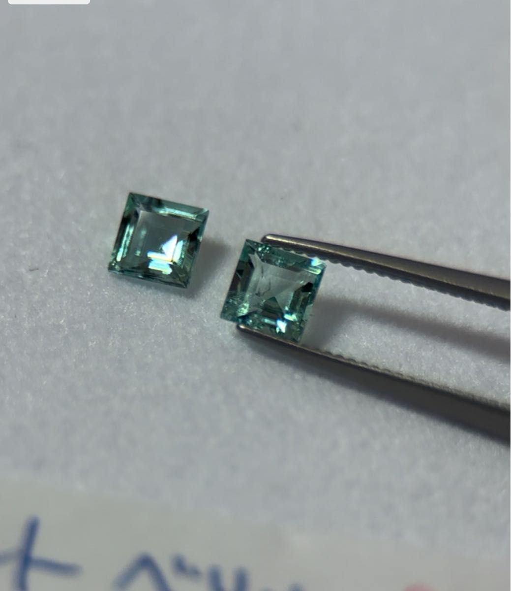 ミントベリル  2個で0.37ct