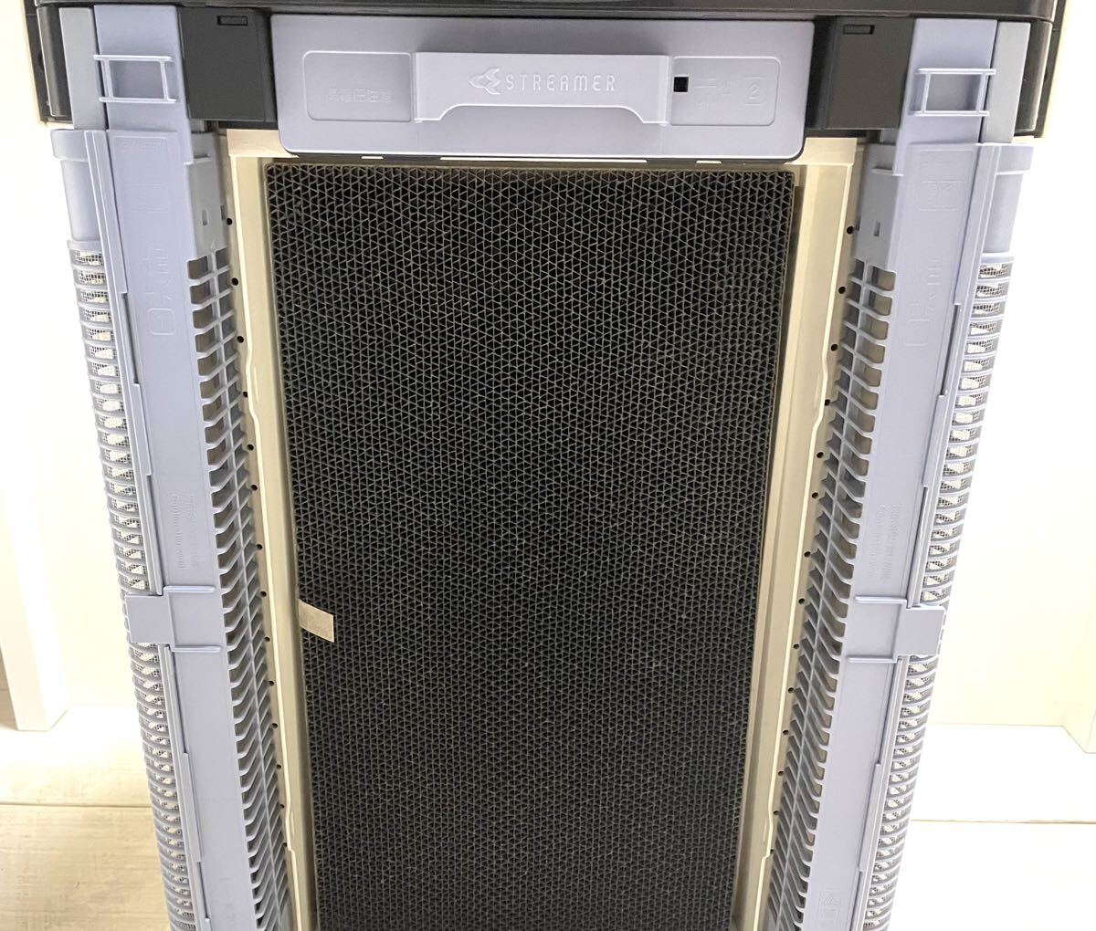 ☆送料無料☆ダイキン空気清浄機 DAIKIN MCK70RBK-W 中古品_画像7