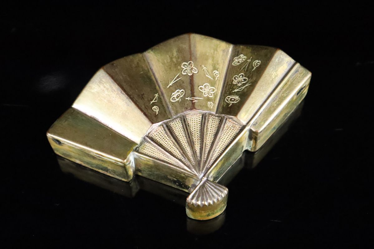  Edo period super ... Nagasaki mother-of-pearl flowers and birds writing inkstone case reverse side gold pear ground silver made fan shape drop of water paper tool old work of art large name house .. goods old house warehouse exhibition [64157ii]