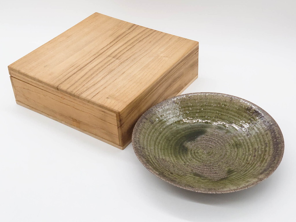 R-075535 真作 陶芸家 加守田章二 上品な艶と濃淡の色合いが美しい灰釉鉢(和食器、和皿、共箱付き)(R-075535)の画像1
