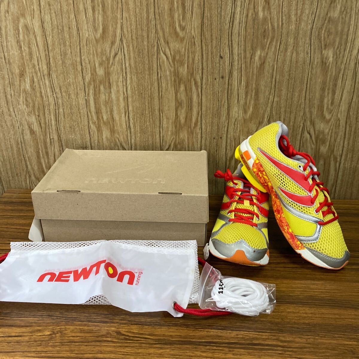 ◇未使用◇ Newton Running(ニュートンランニング) スニーカー ランニング 27cm 箱付 オレンジ イエロー ホワイト 箱付_画像1