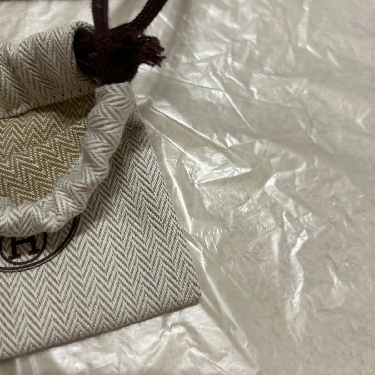 現行品　エルメス　保存袋　3枚　カデナ　ストラップ　ミニ　巾着袋 布袋 袋 ヘリンボーン 9×8.5 22×13 ショルダーストラップ_画像5