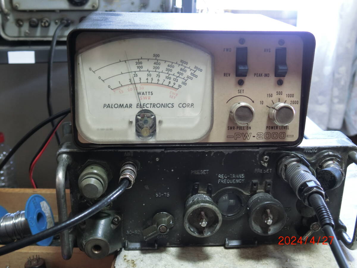 米軍MANPACK VHFトランシーバー PRC-77 動作OK イスラエル製のPRC-77です。BATT BOXとノイズスケルチ変更用基板付き_TX出力のチェック HF用なので指示は大体