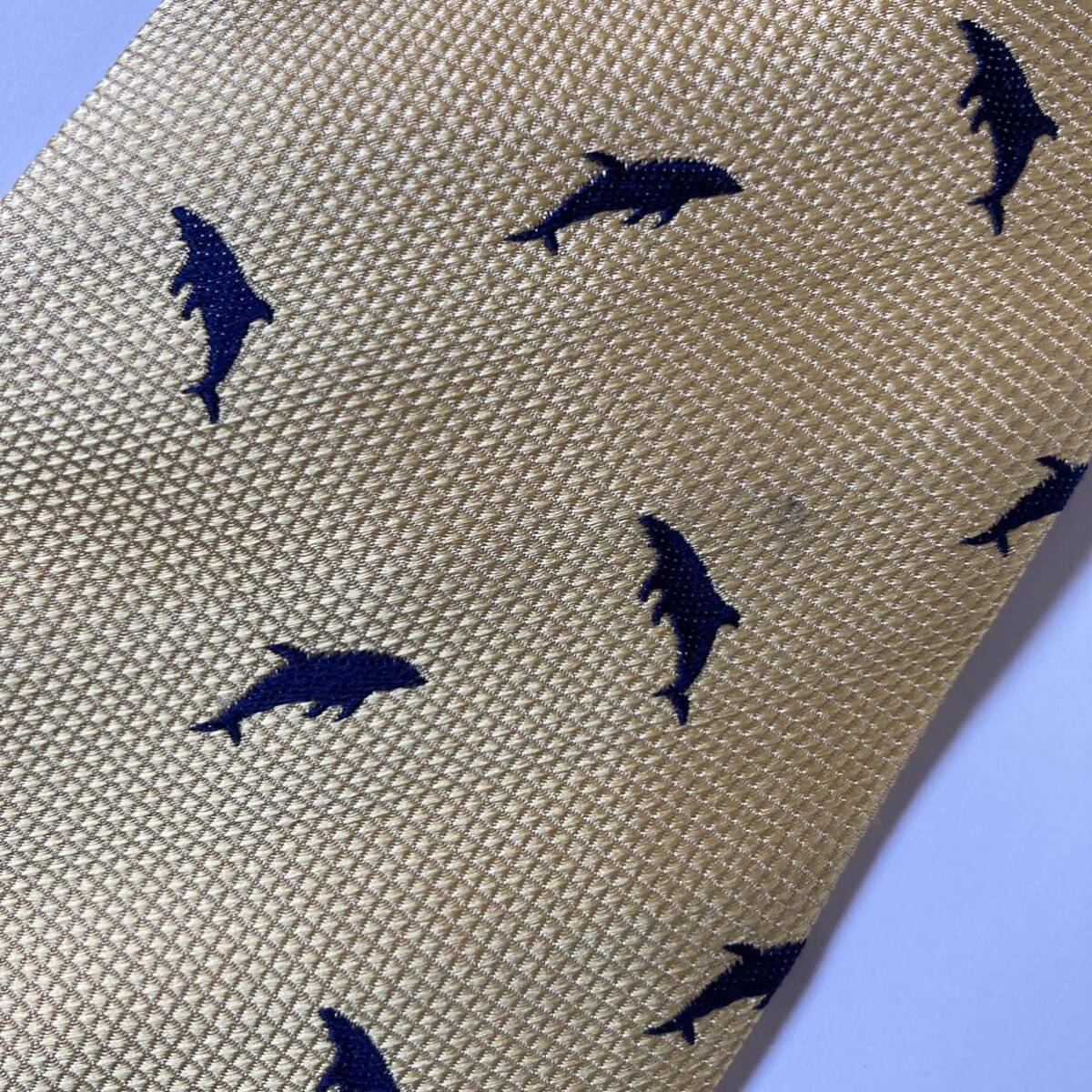 ネクタイ COLORATA 日本製　 ジャガード織　上質シルク　サメ柄　イエロー系　ビジネス　ヴィンテージ品　個性的　即決