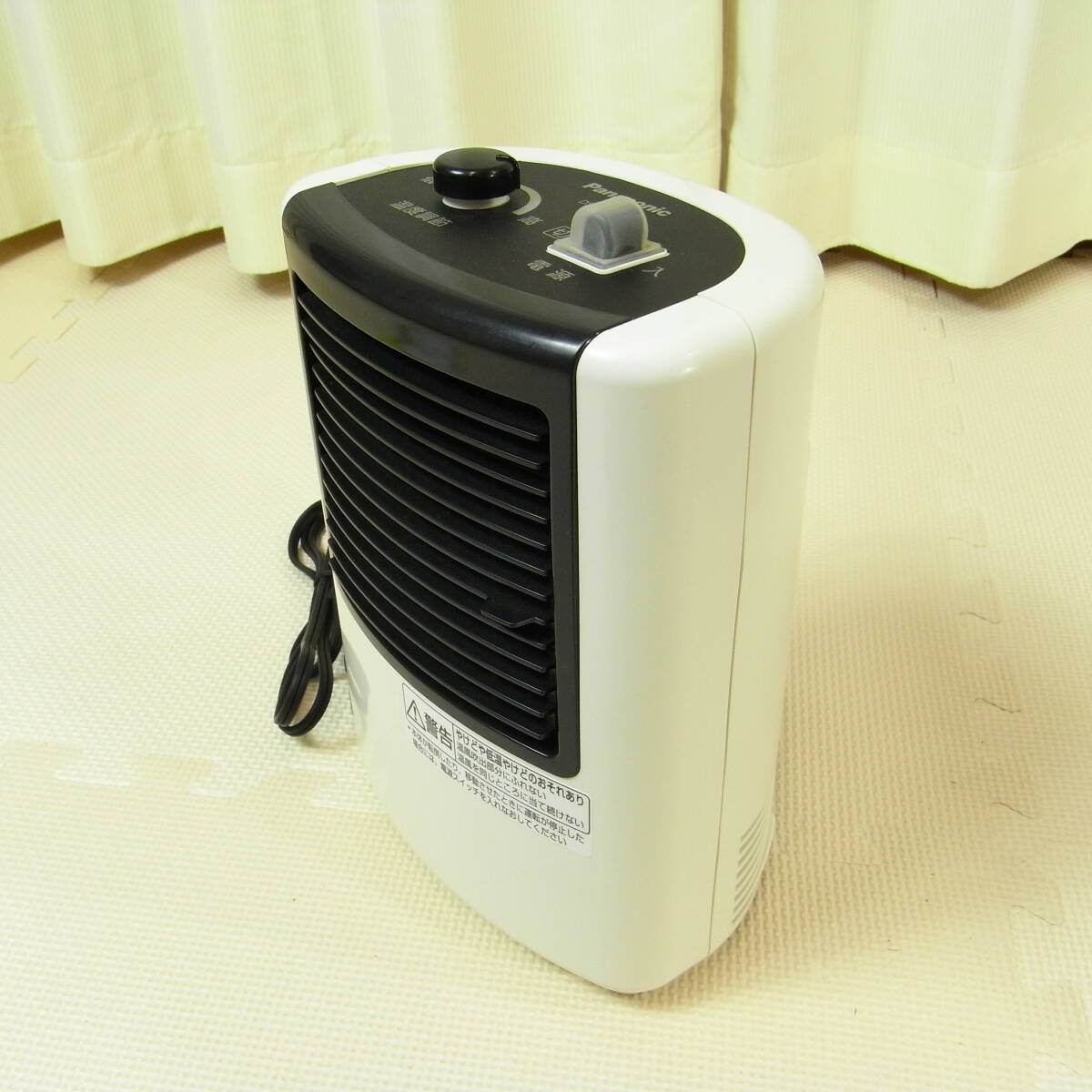未使用 Panasonic 電気ファンヒーター DS-F702 ホワイト 足元暖房 ポッカレット パナソニック ポータブル温風器_画像3