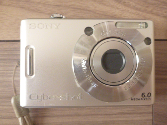 ★SONY ソニー cyber-shot DSC-W30　充電器、収納ケース付き★_画像2