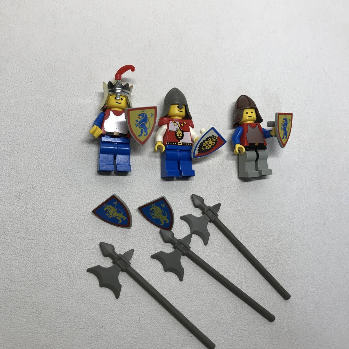 ZA76 LEGO ミニフィグ 戦士 3体 武器 獅子 盾 色々まとめて_画像2