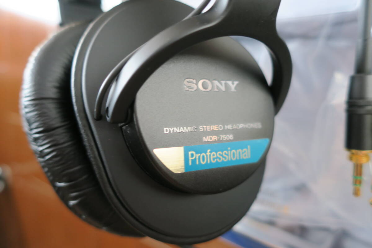 * SONY MDR-7506 headphone unused ear pads attaching *