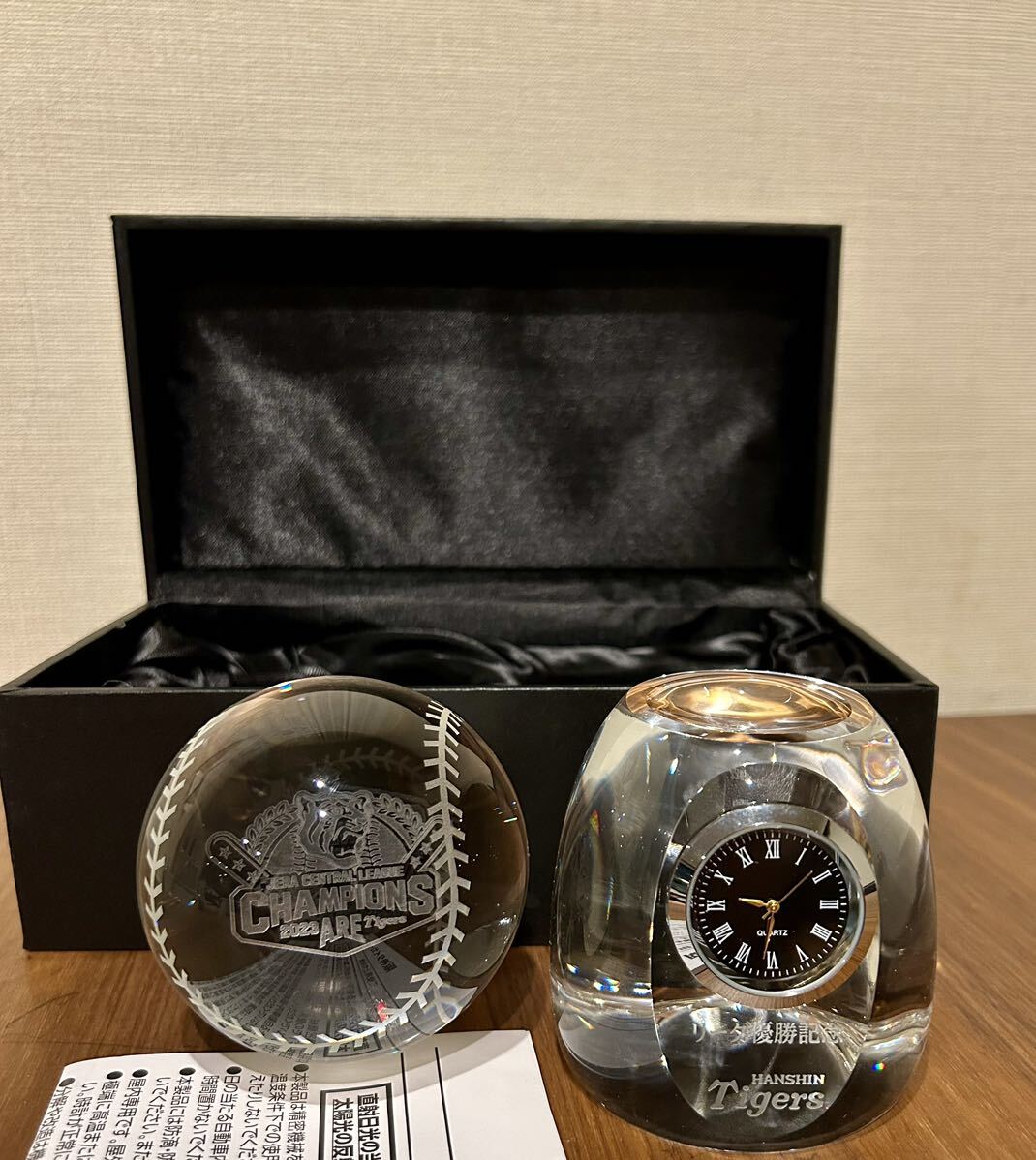 阪神タイガース 2023年リーグ優勝記念品 ガラス時計及びボール ケース付き 未使用の画像1