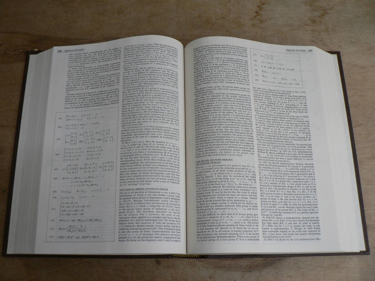  иностранная книга ENCYCLOPEDIA BRITANNICA no. 15 версия 30 шт. .+1981 год YEAR BOOK мелкие вещи оборудование орнамент интерьер дисплей античный 