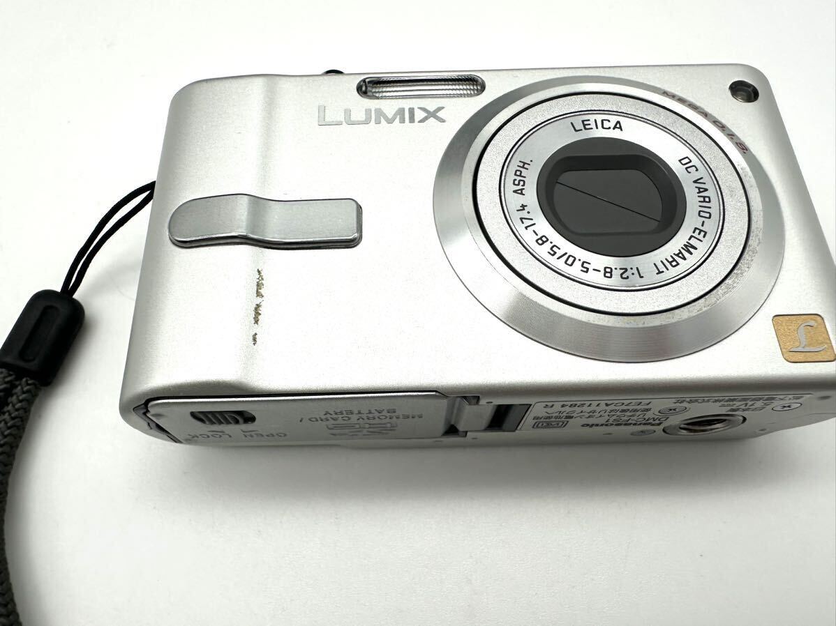 □動作確認済 デジタルカメラ Panasonic LUMIX DMC-FS1 パナソニック ルミックス レンズ 1:2.8-5.0/5.8-17.4 箱付 充電器 DE-A41_画像3