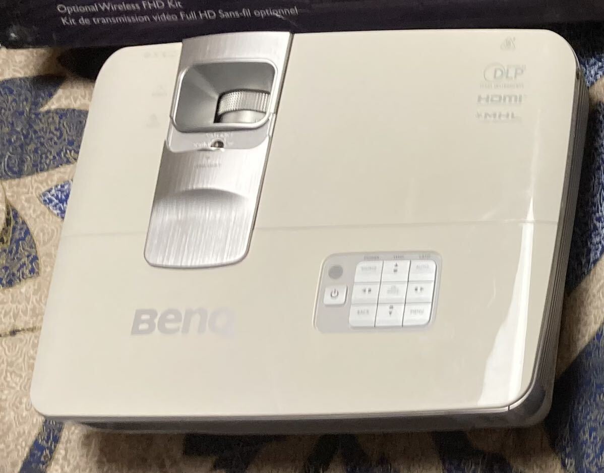 【美品・動作確認済】予備ランプ付 BenQ W1070+ フルHD DLP 3D FullHD 1080P HDMI プロジェクターの画像3