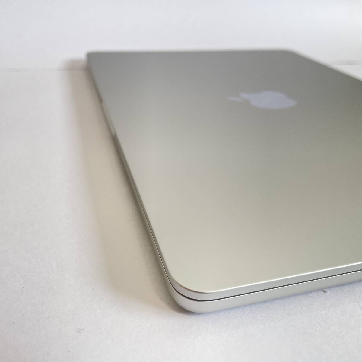 【超美品】M2 MacBook Air 13インチ シルバー 1TB, 16GB USキーボード US配列 デュアルUSB-Cポート搭載35Wコンパクト電源アダプタ_画像5