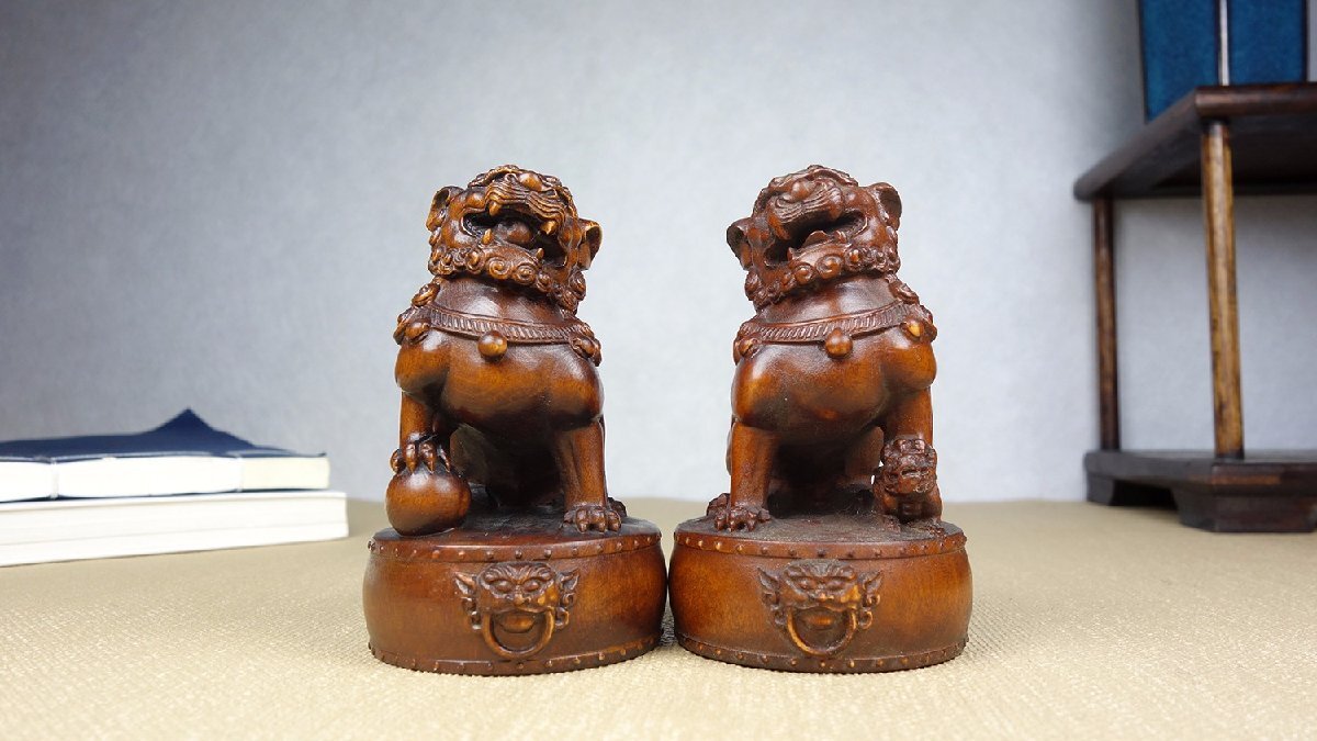 ◆古風堂◆ 中国 獅子 彫刻 一対 二つ 黄楊木 サイズ：7cm*4.5cm*4.5cm 重量：99g_画像2