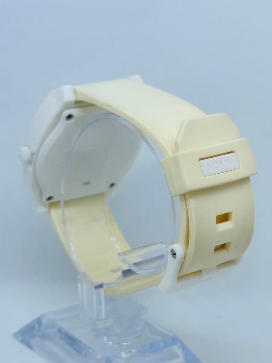 NIXON MINIMAL DW-5700BBMA ニクソン ミニマル ホワイト 白文字盤 ラウンド 腕時計 稼働品