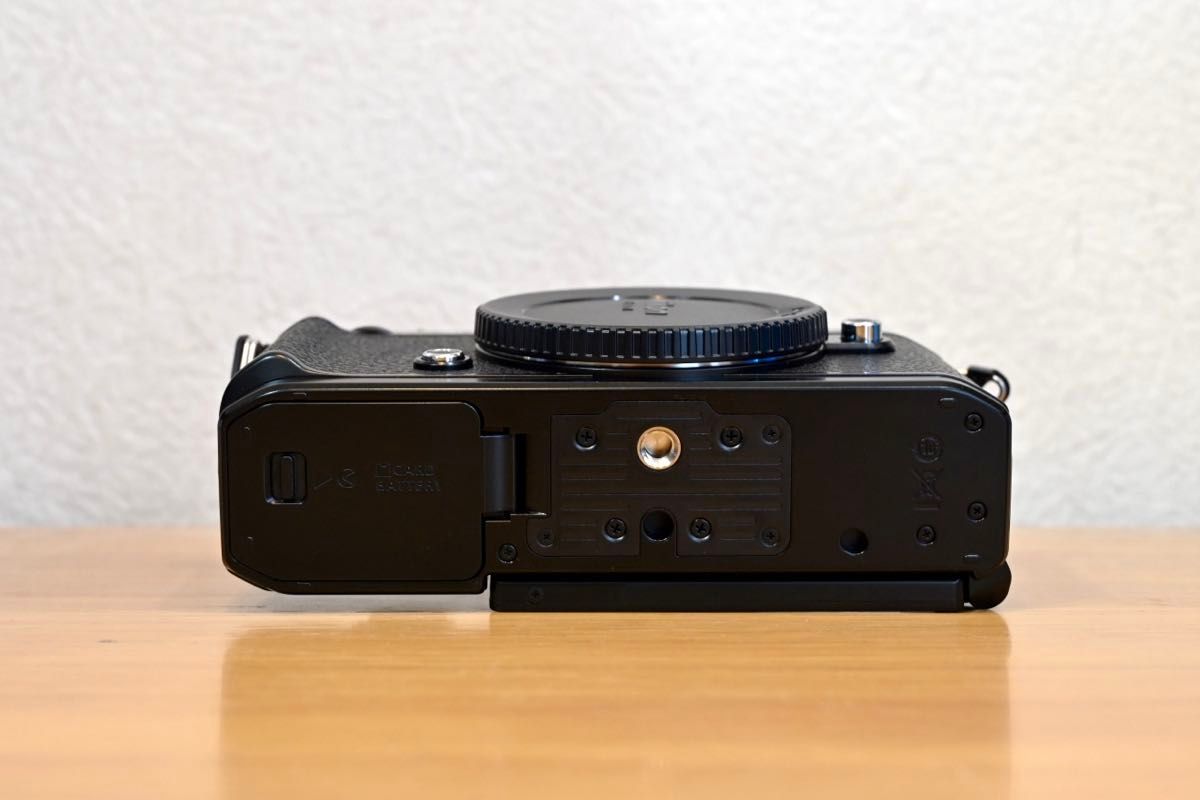 Nikon ニコン Zf ボディ おまけ多数あり ショット1326程度 美品 Nikon ニコン Zf ボディ おまけ多数あり ショット1326程度 美品