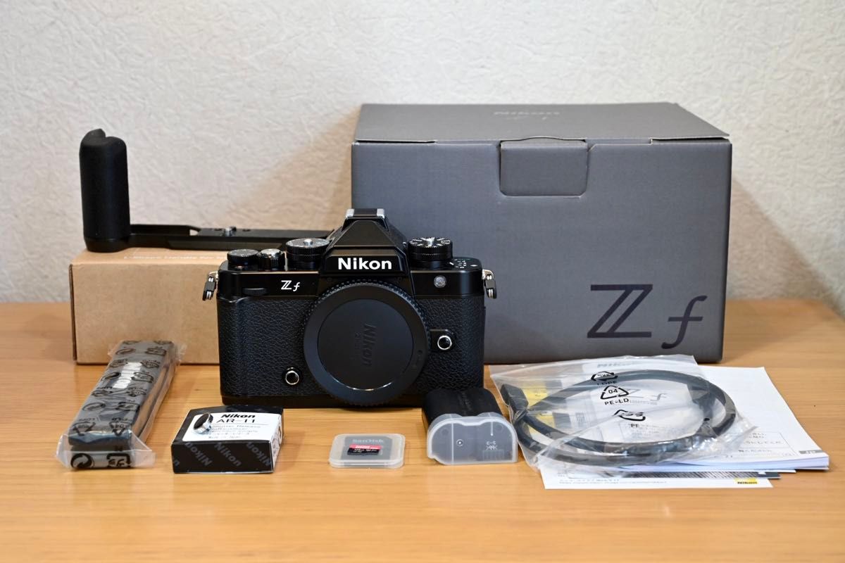 Nikon ニコン Zf ボディ おまけ多数あり ショット1326程度 美品 Nikon ニコン Zf ボディ おまけ多数あり ショット1326程度 美品