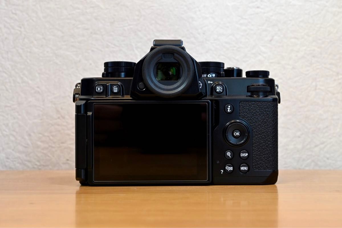 Nikon ニコン Zf ボディ おまけ多数あり ショット1326程度 美品 Nikon ニコン Zf ボディ おまけ多数あり ショット1326程度 美品