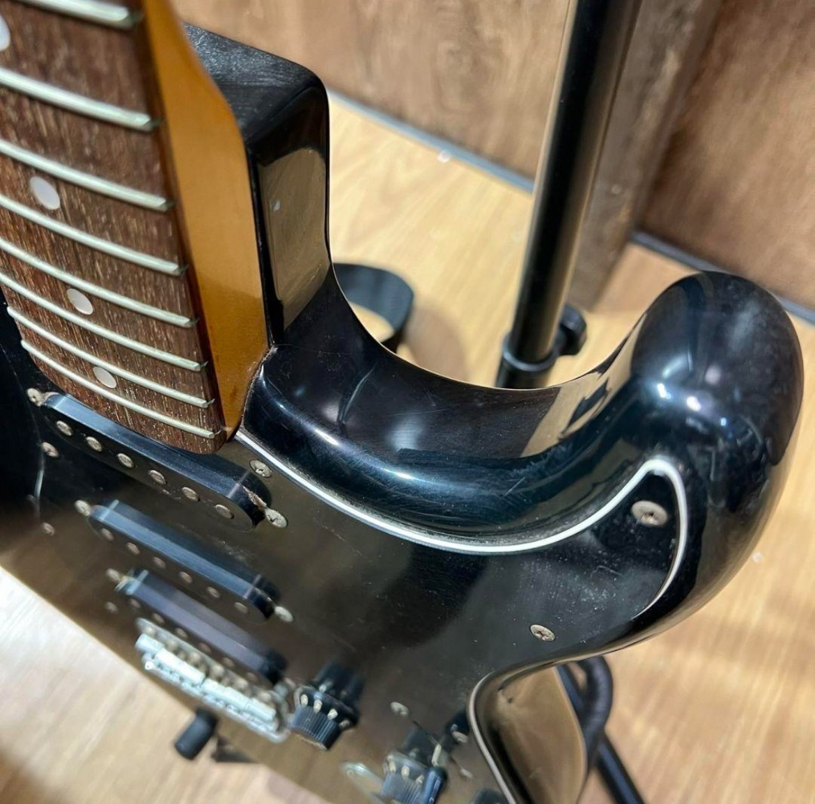 B718【神奈川県厚木市・現状品・1円スタート】 Fender Japan Stratocaster ST72-55 フェンダー ストラトキャスター 1984-87年製 Eシリアル_画像6