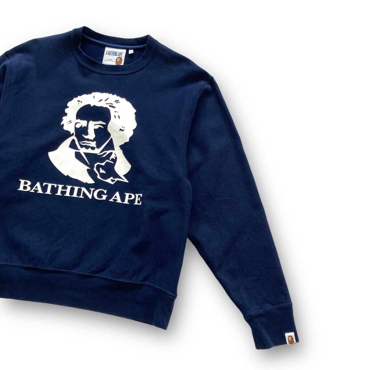 【A BATHING APE】CLASSIC COLLECTION アベイシングエイプ ベートーヴェン スウェットトレーナー クルーネック 音楽家 ラバープリント 紺_画像3